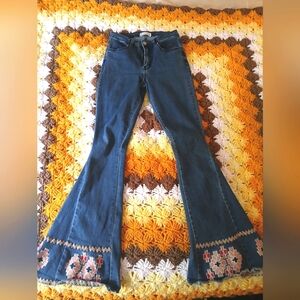 Embroidered Bell-Bottom Jeans - M